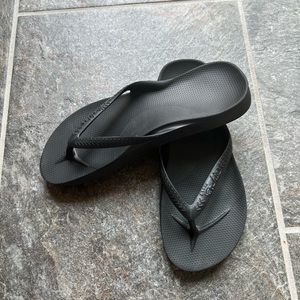 Archie’s unisex sandals